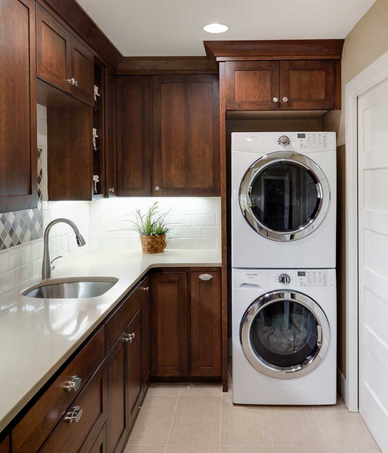 Although few people enjoy doing laundry, this efficient and attractive laundry room makes it a pleasure.